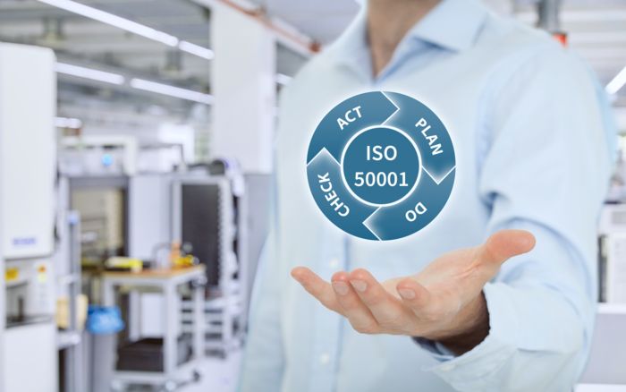 Représentation du cycle PDCA flottant dans une main
