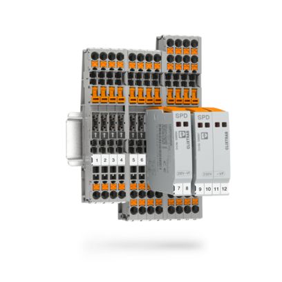 Différents parafoudres du système CLIXTRAB installés sur un rail DIN