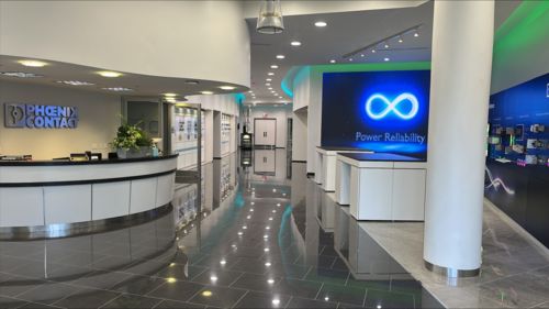 A photo of Phoenix Contact's Houston CTC lobby interior, featuring a modern design and displays with monitors and products.