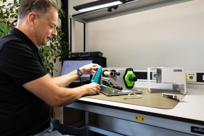 Maintenance of a printing system by Phoenix Contact service technicians