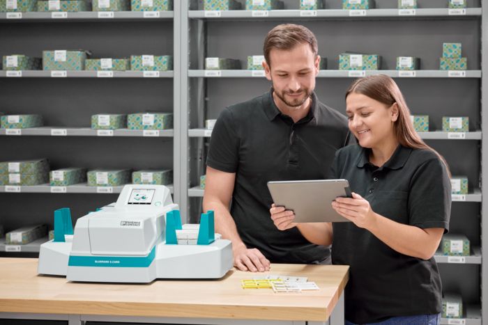 Two people watching video tutorials on how to operate the BLUEMARK E.CARD on a tablet