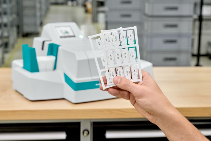 High-quality marking on plastic and metal card materials
