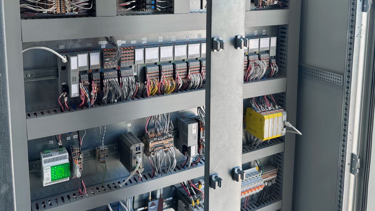 Endua power bank control cabinet with automation products 