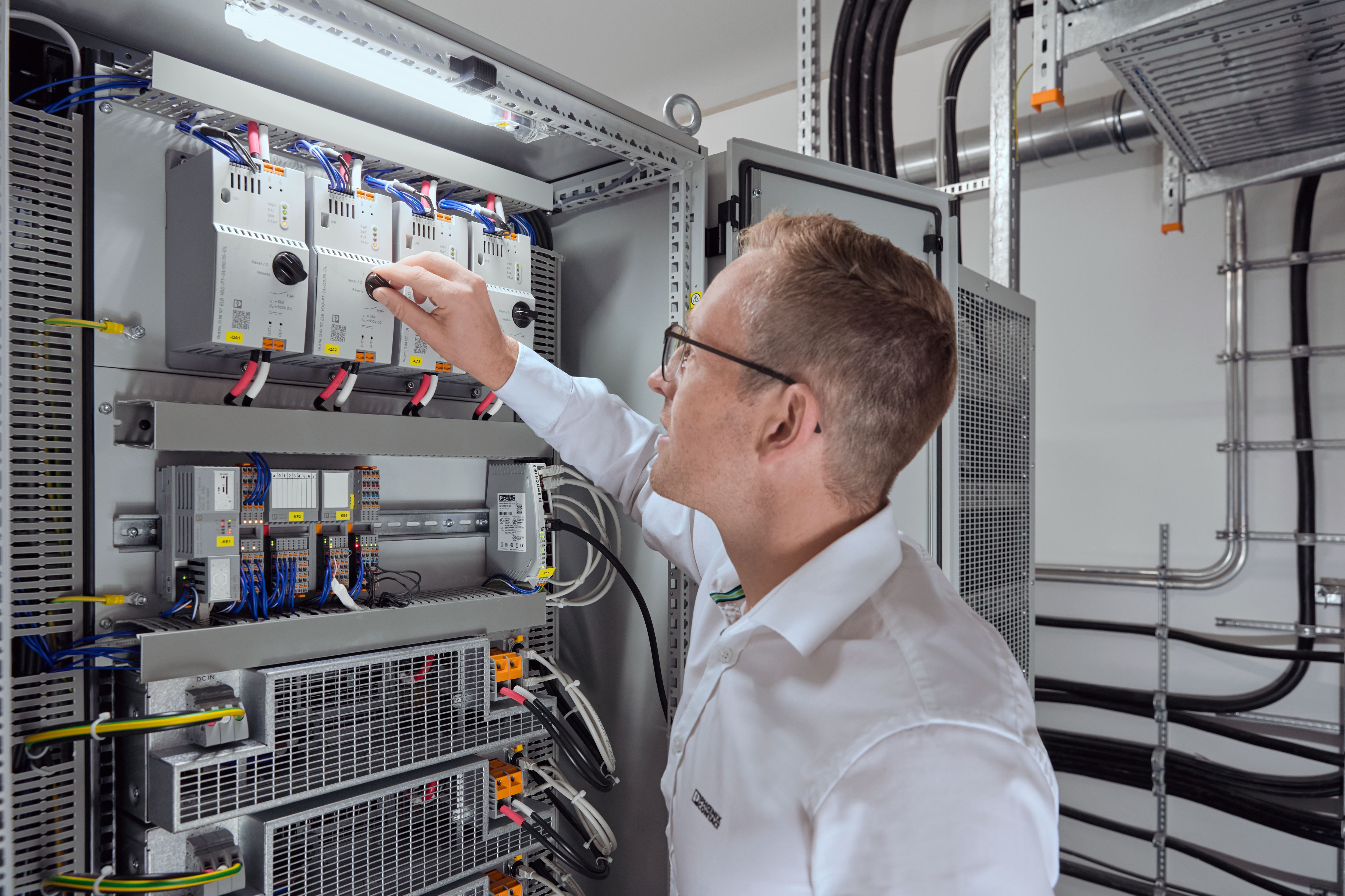 ELR HDC smart breaker installed in the Phoenix Contact DC factory.