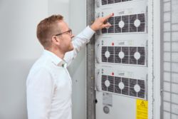 Il modulo di potenza viene attivato da un quadro elettrico in corrente continua