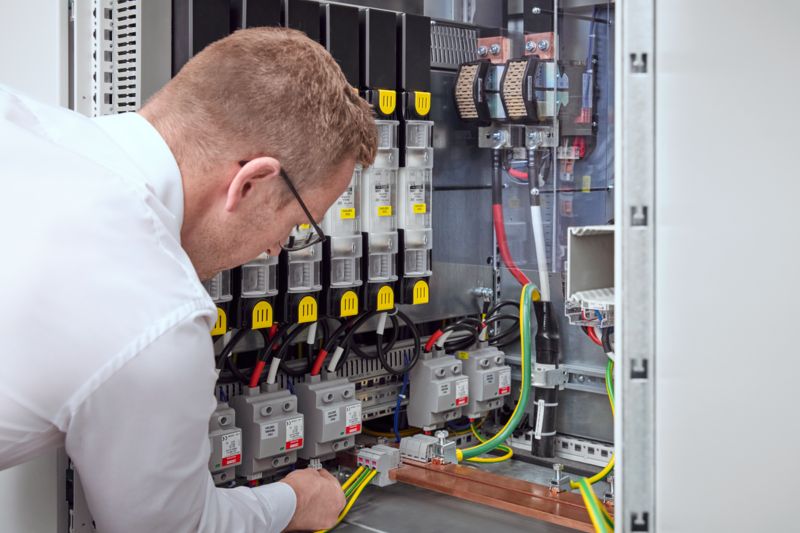 DC-Schaltschrank in der All Electric Society Factory