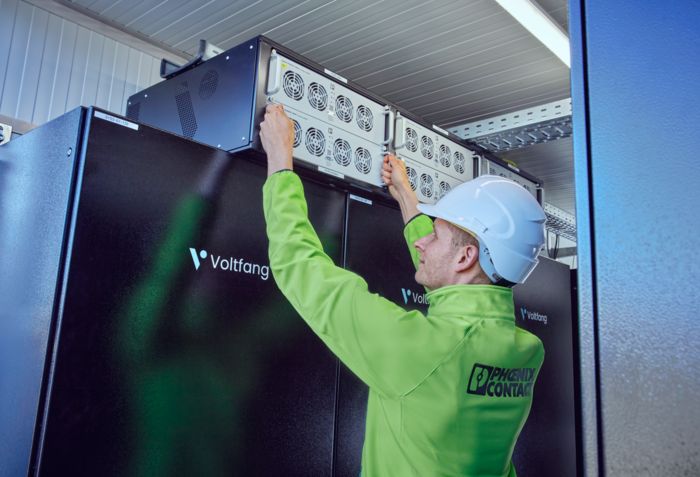 An employee working on the CHARX DC power modules in the battery storage system in front of the All&nbsp;Electric&nbsp;Society&nbsp;Factory in Blomberg, Germany