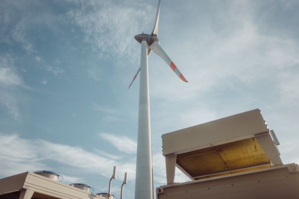 Wind turbine generator behind containers with an electrolysis system