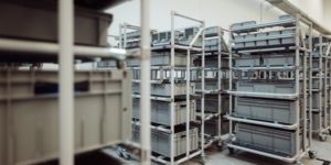 Individual material trolleys for material provision