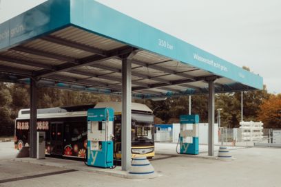 Hydrogen service station