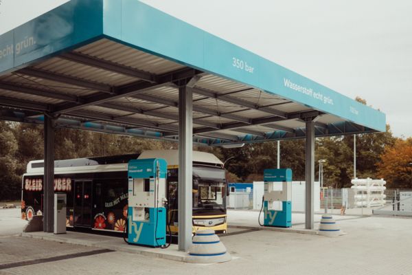 Hydrogen service station