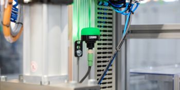 Signal light, point installed in the machine