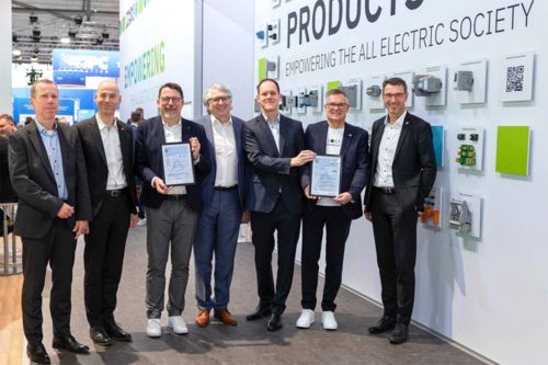 Phoenix Contact erhält auf der Hannover Messe 2025 IEC-62443-Zertifizierungen für hohe Sicherheitsstandards