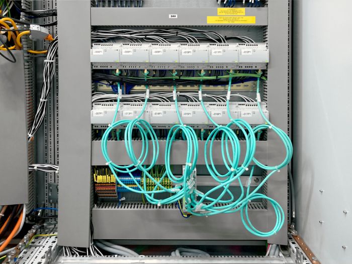 Phoenix Contact'tan ölçüm ve emniyet teknolojisine sahip kontrol panosu