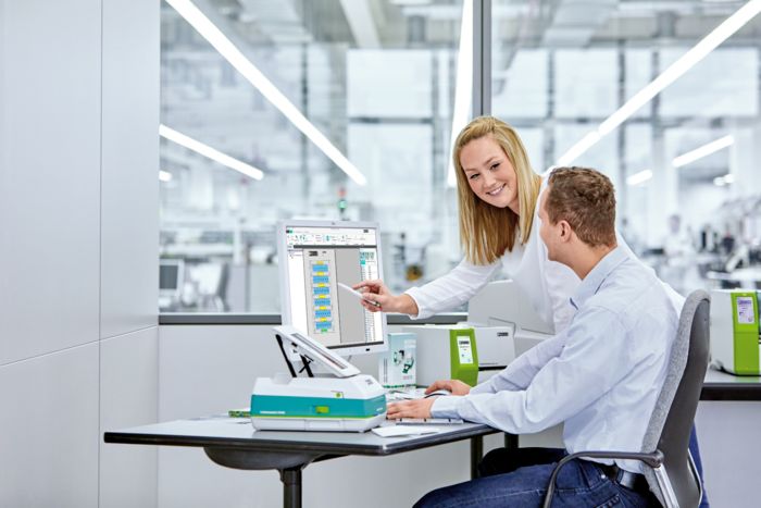 Member of the support team during the installation of your printer