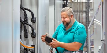 HEAVYCON heavy-duty connectors with click-in latching