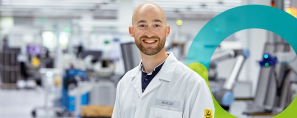 Person in the Phoenix Contact electronics manufacturing facility