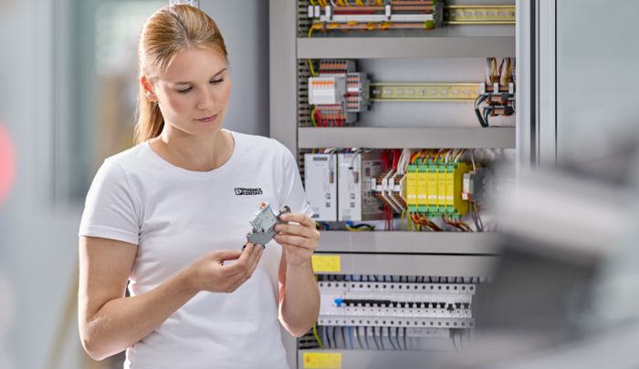 Întrerupătoare termomagnetice de protecție în tabloul de distribuție al unei mașini