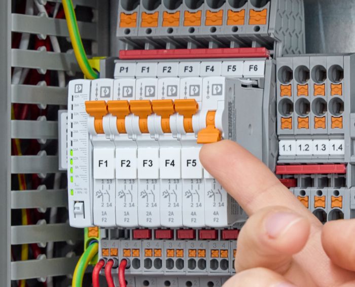 Interruttore di protezione PTCB&nbsp;TM installato in un quadro elettrico