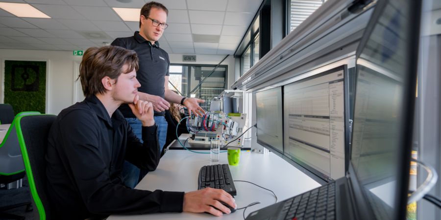 Demo: De expert helpt een deelnemer bij een opdracht
