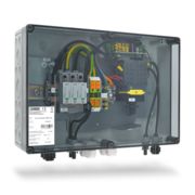 Caja de strings de ejemplo con seccionador de carga