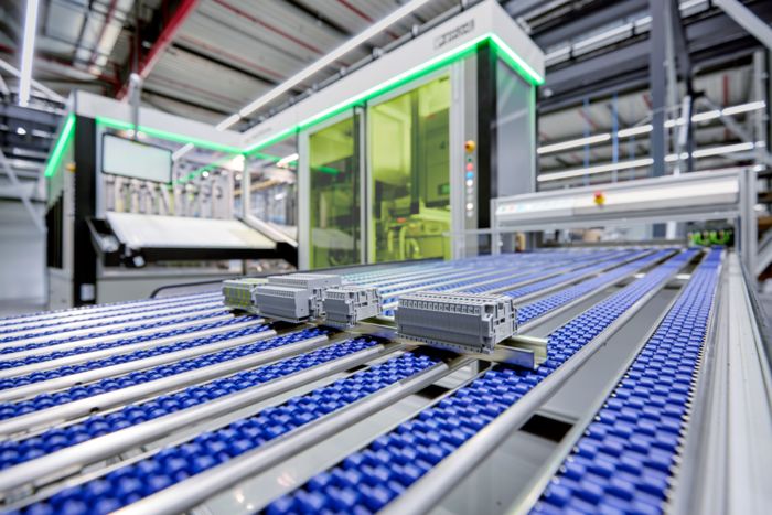 clipx&nbsp;MASTER&nbsp;line system for fully automatic terminal strip production