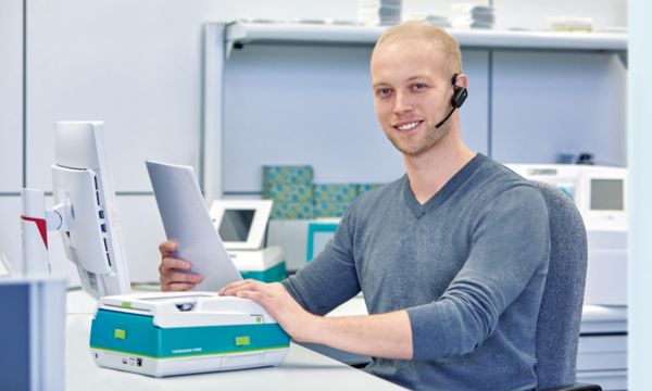 Collaborateurs avec système d'impression et de repérage