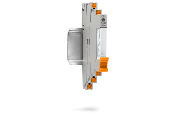 Relay with integrated Circuit Breaker from Phoenix Contact