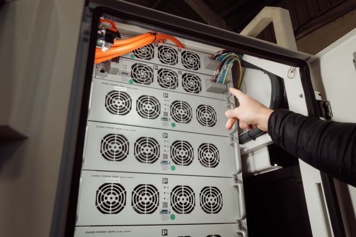 Power electronics inside a mobile battery storage system