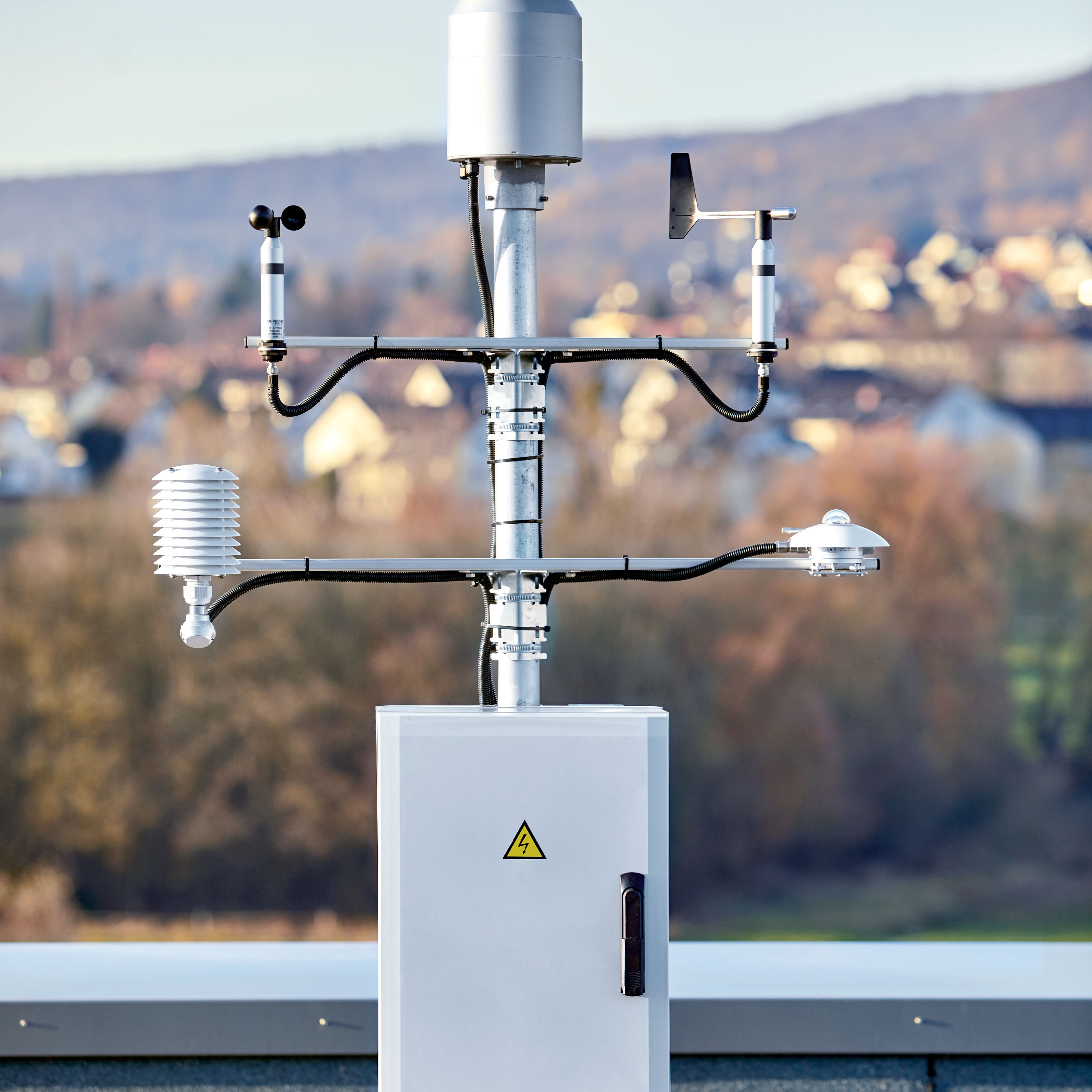Stazione meteorologica completa: combinazione di sensori e quadro elettrico