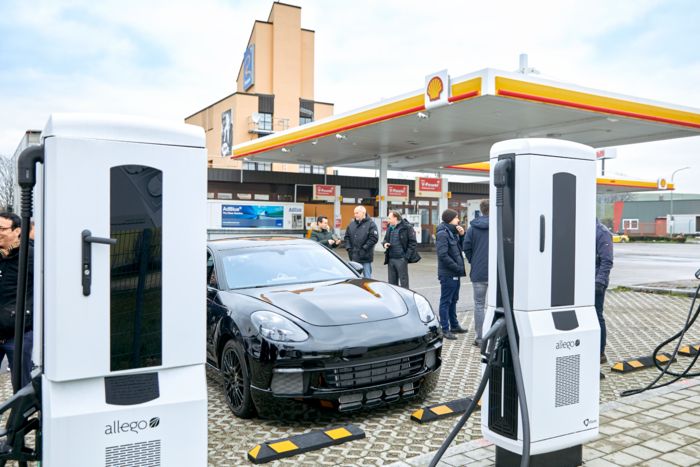 Зарядные станции со штекером High Power Charging