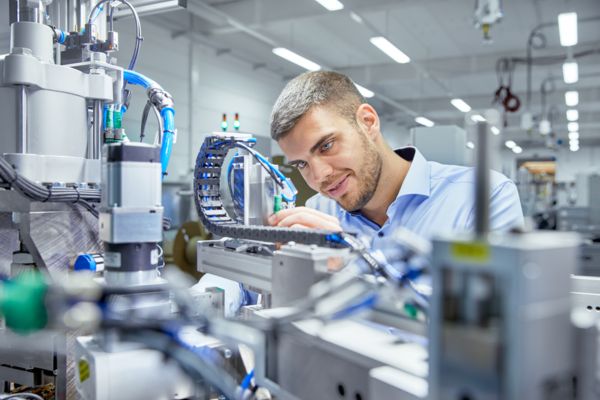 Person setting up modular production system for PCB terminal blocks