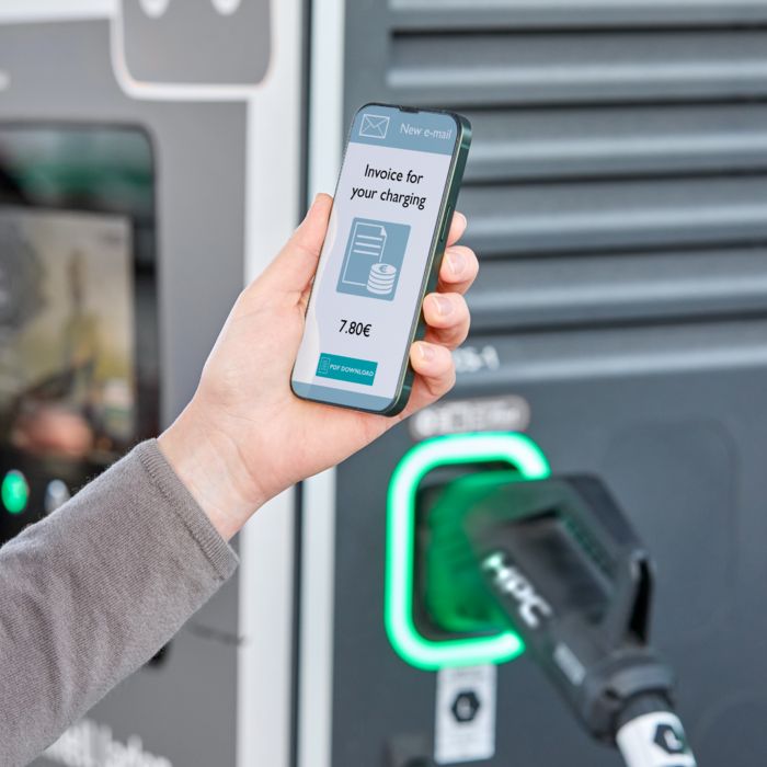 Charging process at CCS charging station is billed – invoice appears on the smartphone