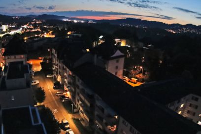 St. Gallen iluminado de noche 