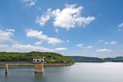 Башенный водозабор на плотине