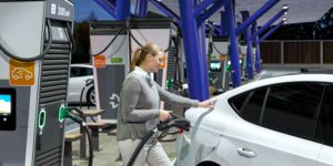 2023: High Power Charging also works without cooling! Instead of the 500 kW that would be possible with cooling, here it is possible to permanently and safely transmit 375 kW – which is sufficient for many applications – without liquid cooling, thanks to an increased conductor cross-section.