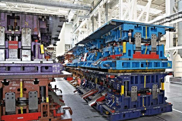 Pressa in uno stabilimento automobilistico