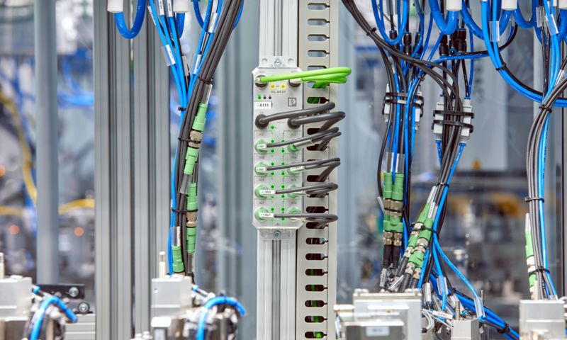 Master on pneumatic valve terminal