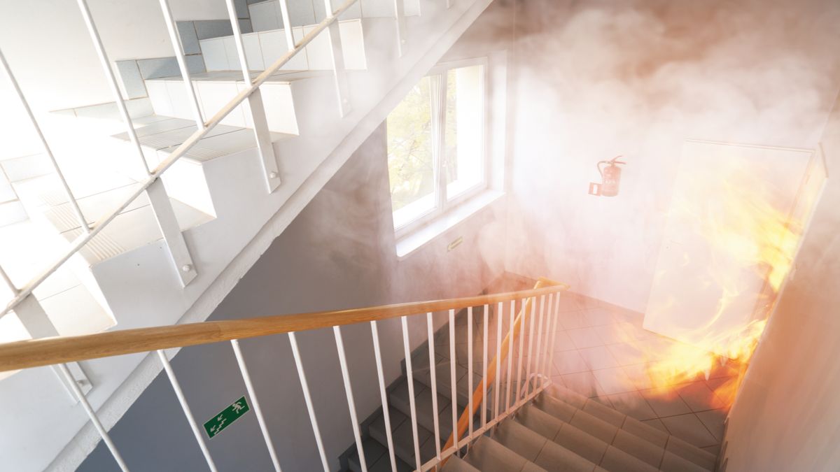 Husbrand med brand- og røgudvikling