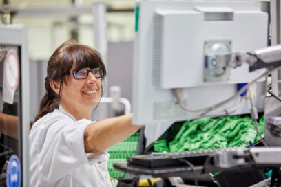 PLCnext Factory-indblik med en medarbejder