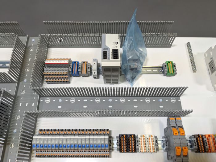 Schaltschrankaufbau bei Novum Automation