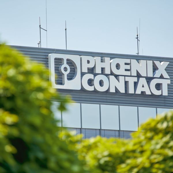 Blick auf die Fassade des Standort Phoenix Contact Dresden