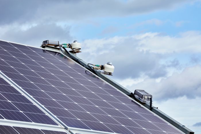 Pyranomètres et cellules de référence sur les panneaux solaires