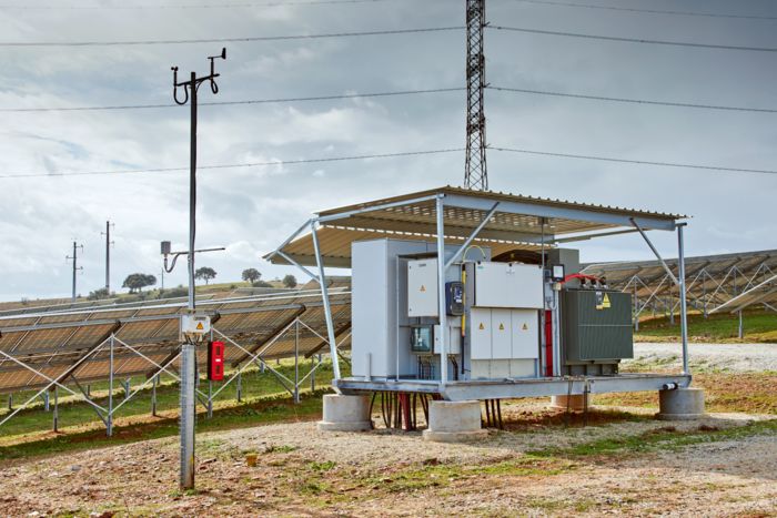 Poste de transformation dans le parc solaire de Moura, Portugal
