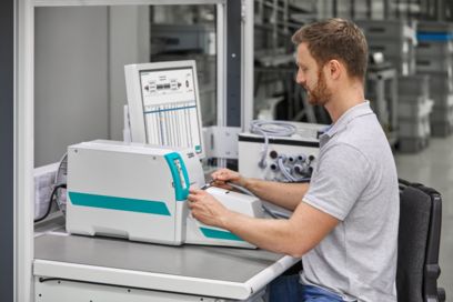 Man marking a cable with the help of a printer
