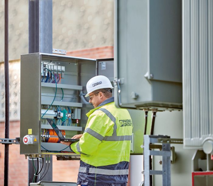 The switches meet the IEC 61850 and IEEE 1613 standards