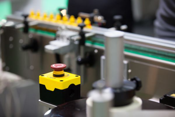 Emergency switching off with conveyor belt application