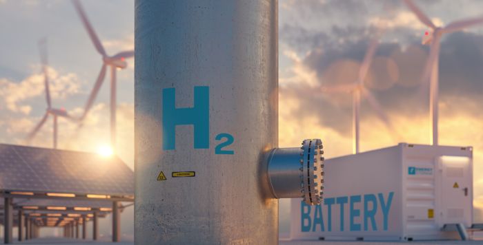 Windturbines, energiebuffers en gastank bij zonsondergang