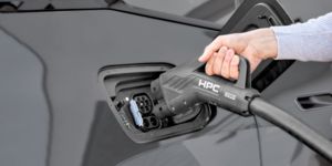 2018: The first cooled HPC charging cables in accordance with the CCS type 2 standard are delivered and installed at fast charging stations throughout Europe. They can transmit 500 kW permanently and safely. With HPC, we revolutionize fast charging technology.