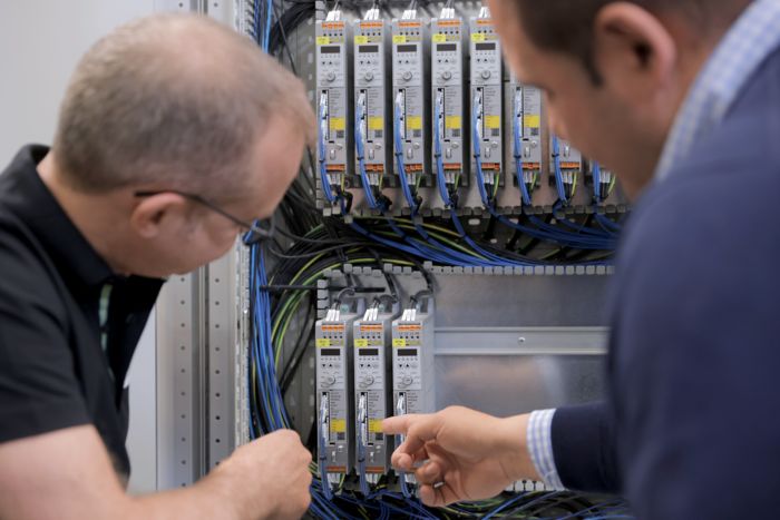 CONTACTRON Speed Starters with STO safety function in the control cabinet